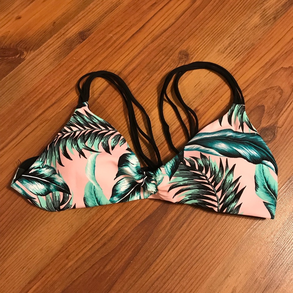 Tilly’s Tropical Patterned Bikini Top